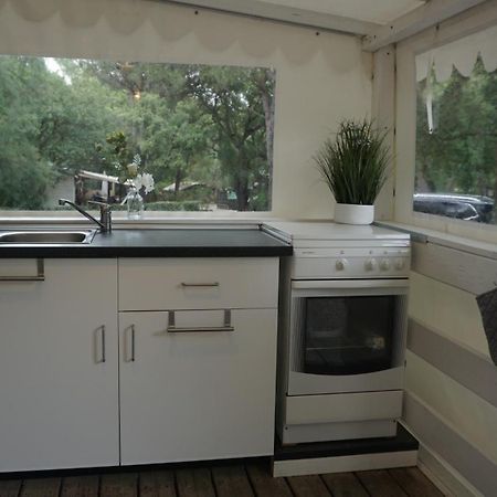 Chalets Met Buitenkeuken Op Camping Lei Suves - Joycasa Roquebrune-sur-Argens Eksteriør billede