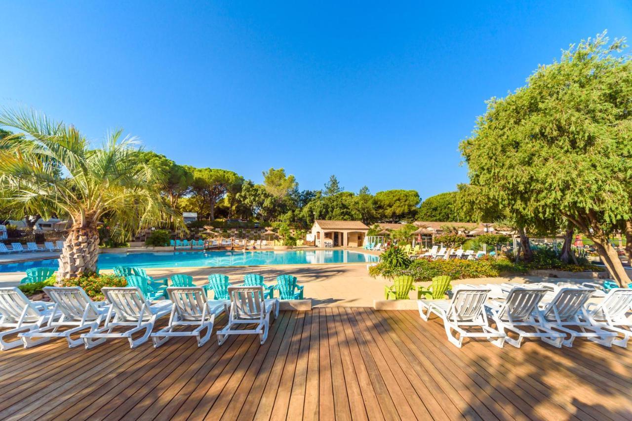 Chalets Met Buitenkeuken Op Camping Lei Suves - Joycasa Roquebrune-sur-Argens Eksteriør billede