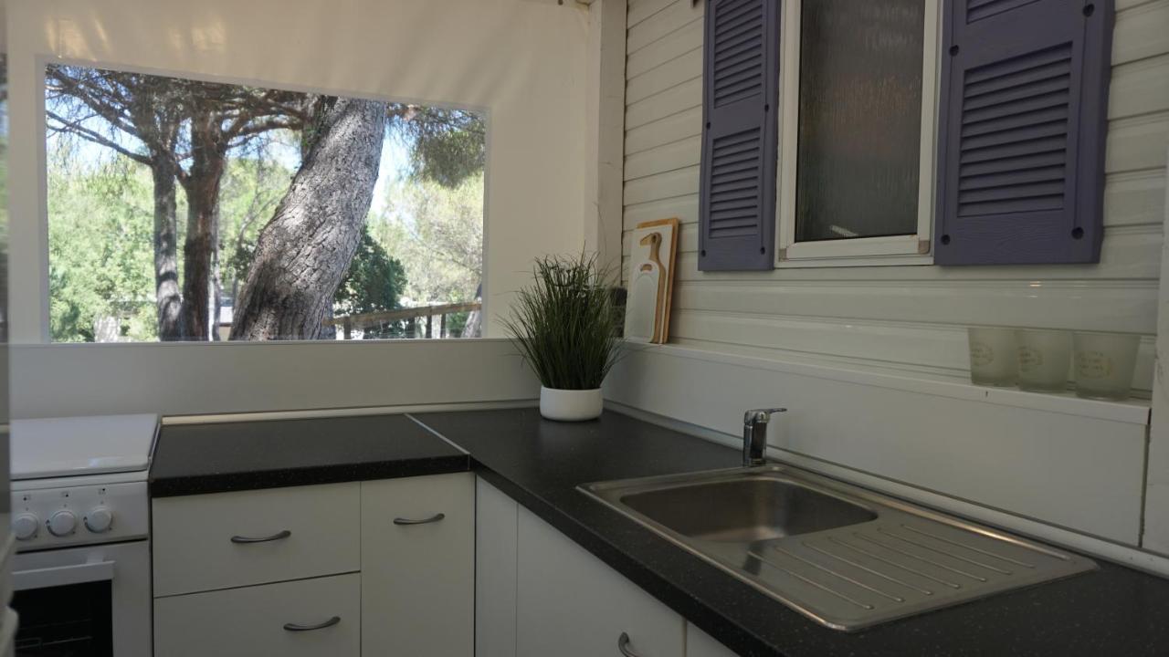 Chalets Met Buitenkeuken Op Camping Lei Suves - Joycasa Roquebrune-sur-Argens Eksteriør billede