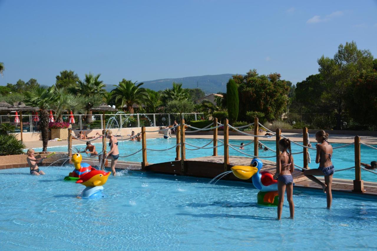 Chalets Met Buitenkeuken Op Camping Lei Suves - Joycasa Roquebrune-sur-Argens Eksteriør billede