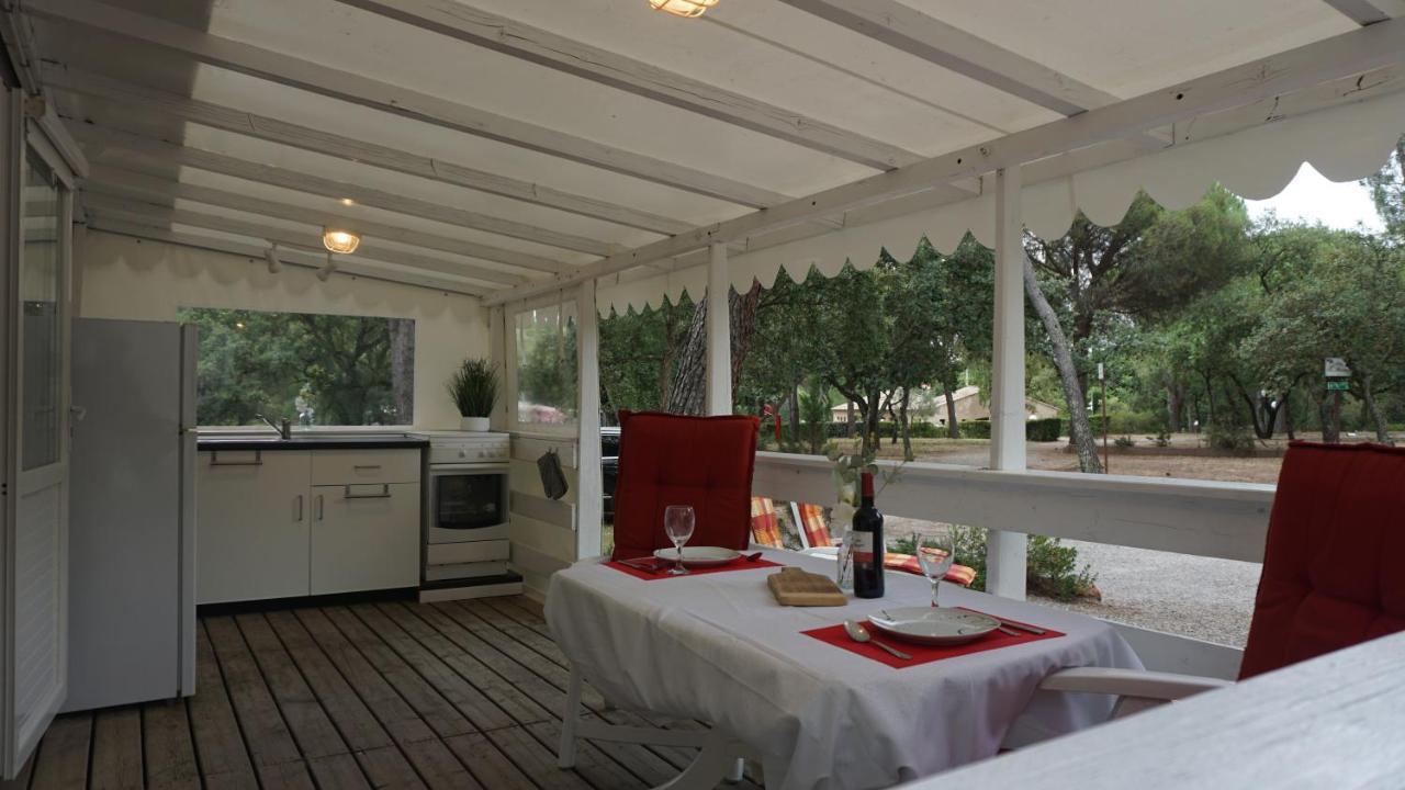 Chalets Met Buitenkeuken Op Camping Lei Suves - Joycasa Roquebrune-sur-Argens Eksteriør billede