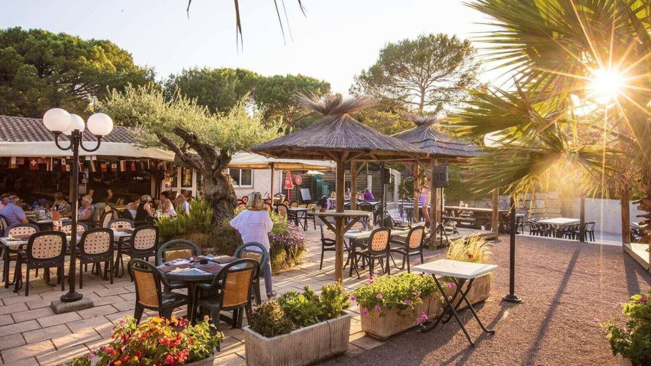 Chalets Met Buitenkeuken Op Camping Lei Suves - Joycasa Roquebrune-sur-Argens Eksteriør billede