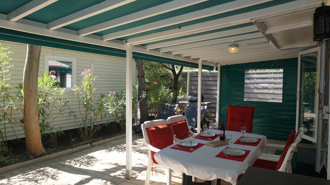 Chalets Met Buitenkeuken Op Camping Lei Suves - Joycasa Roquebrune-sur-Argens Eksteriør billede