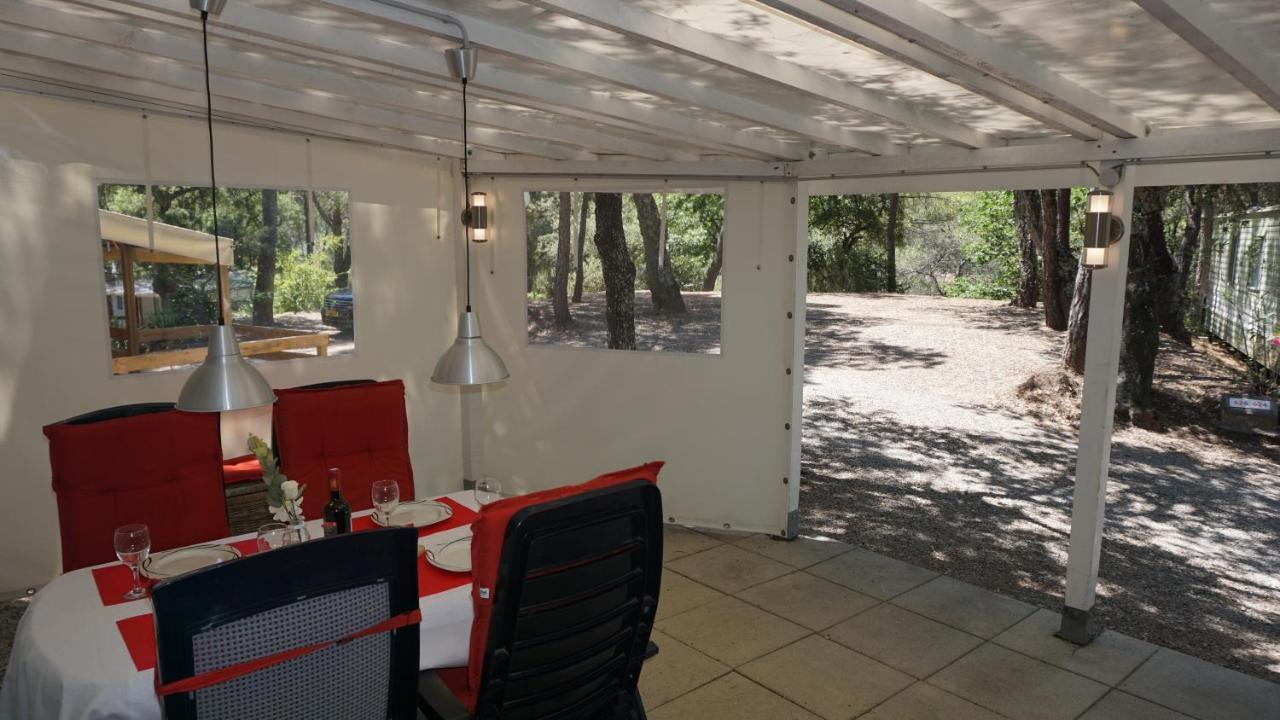 Chalets Met Buitenkeuken Op Camping Lei Suves - Joycasa Roquebrune-sur-Argens Eksteriør billede