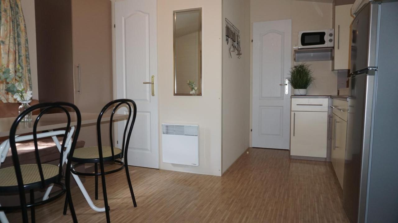 Chalets Met Buitenkeuken Op Camping Lei Suves - Joycasa Roquebrune-sur-Argens Eksteriør billede