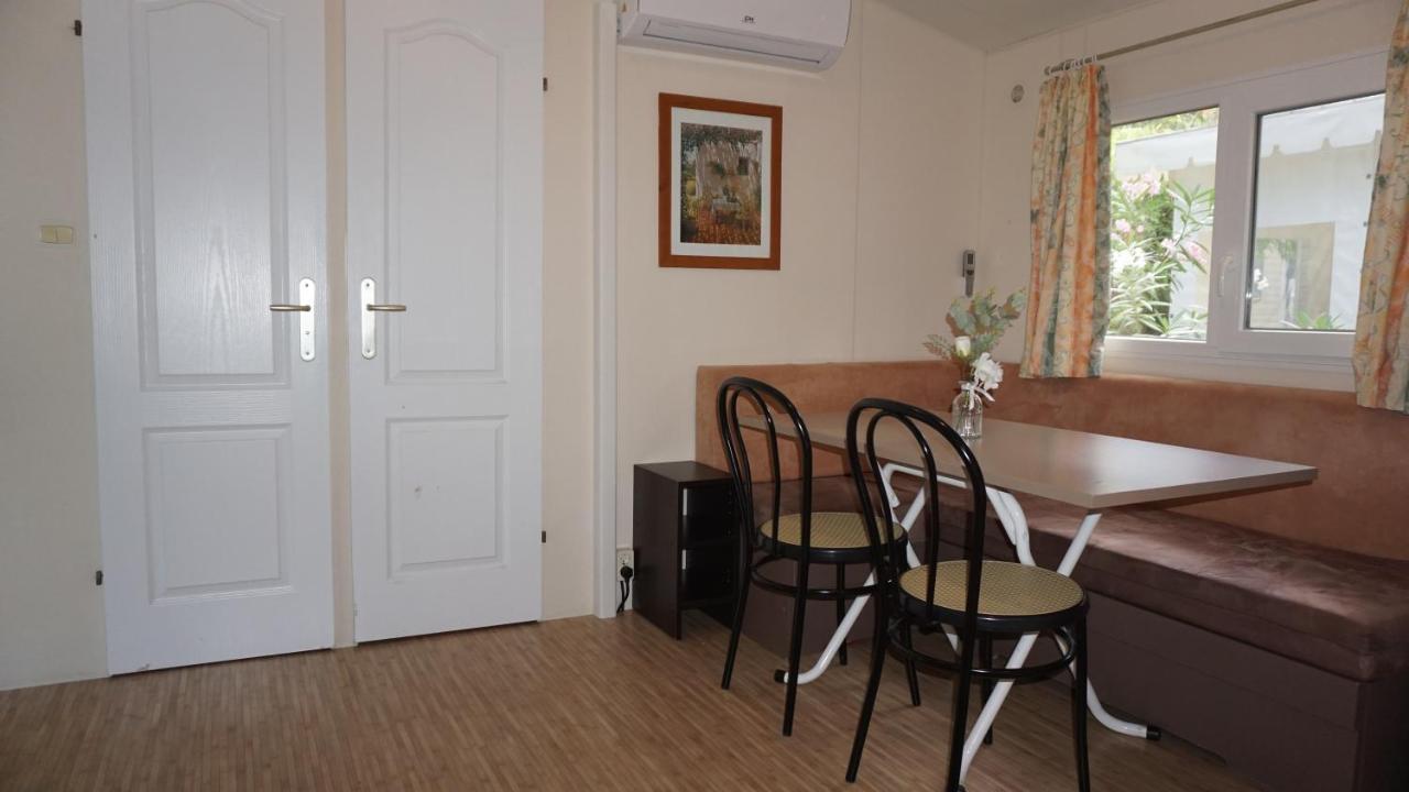 Chalets Met Buitenkeuken Op Camping Lei Suves - Joycasa Roquebrune-sur-Argens Eksteriør billede