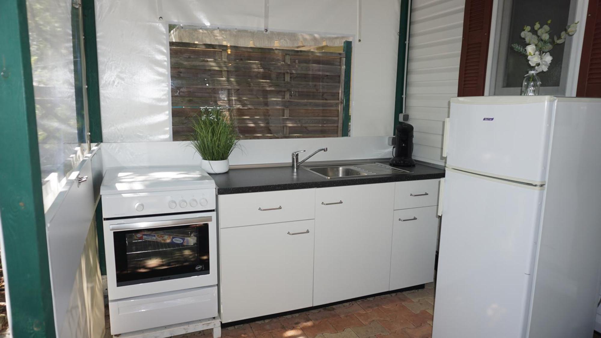 Chalets Met Buitenkeuken Op Camping Lei Suves - Joycasa Roquebrune-sur-Argens Værelse billede
