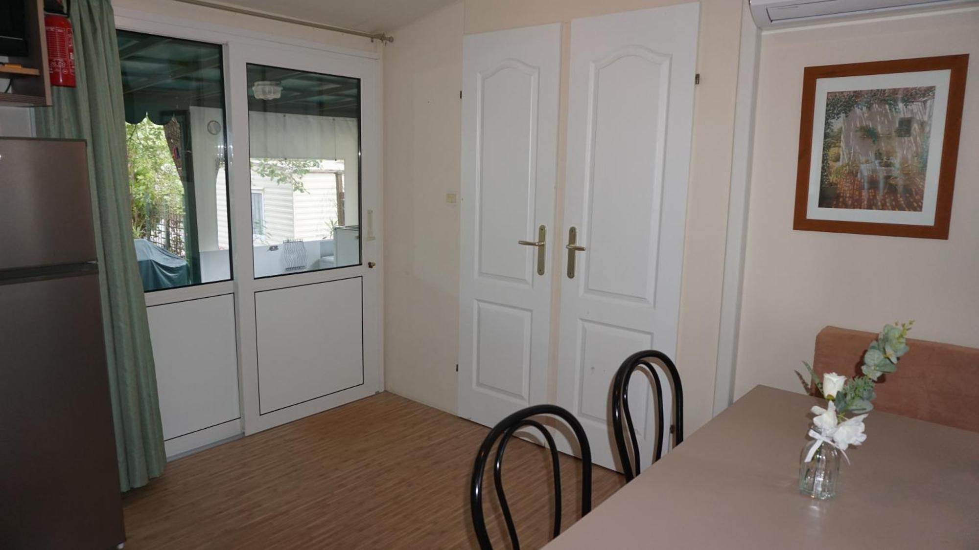 Chalets Met Buitenkeuken Op Camping Lei Suves - Joycasa Roquebrune-sur-Argens Værelse billede
