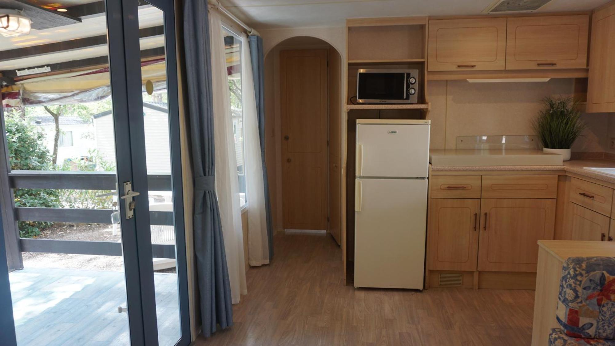 Chalets Met Buitenkeuken Op Camping Lei Suves - Joycasa Roquebrune-sur-Argens Værelse billede
