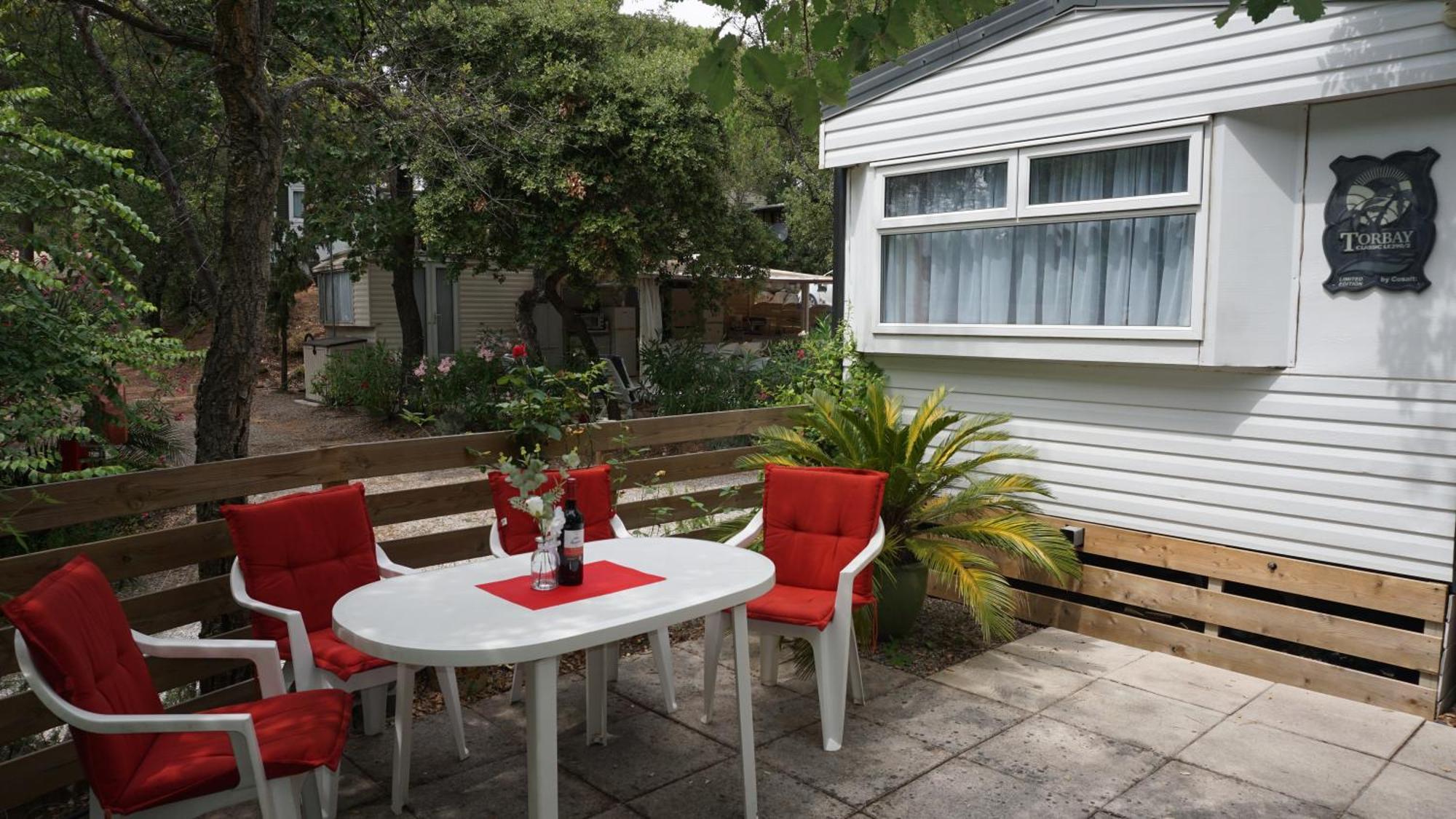 Chalets Met Buitenkeuken Op Camping Lei Suves - Joycasa Roquebrune-sur-Argens Værelse billede