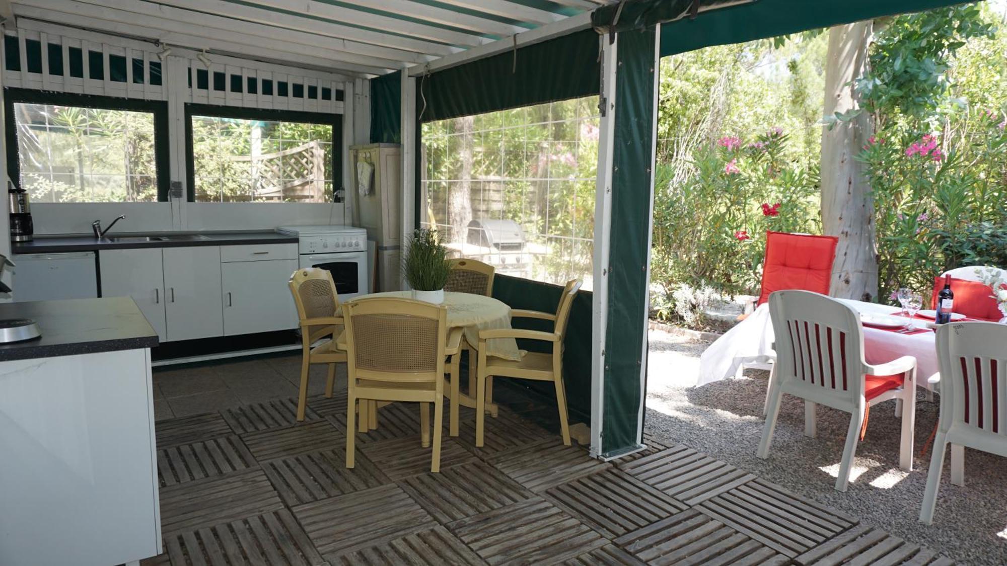 Chalets Met Buitenkeuken Op Camping Lei Suves - Joycasa Roquebrune-sur-Argens Værelse billede