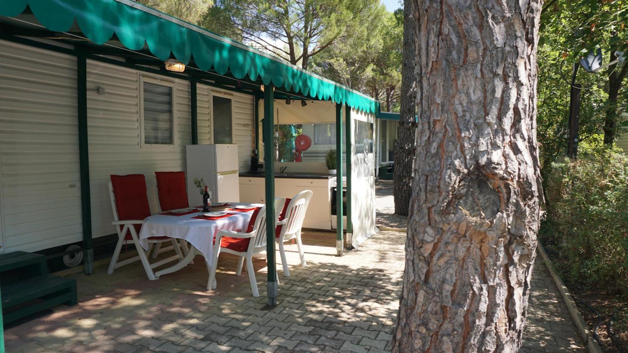 Chalets Met Buitenkeuken Op Camping Lei Suves - Joycasa Roquebrune-sur-Argens Eksteriør billede